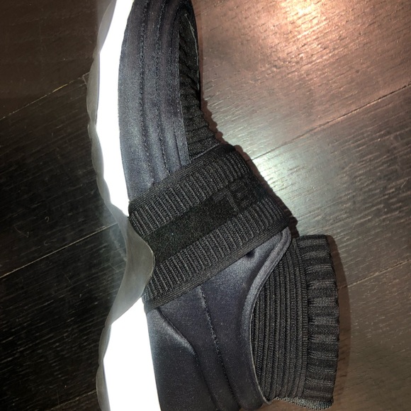 Chanel sneakers - Picture 3 of 8